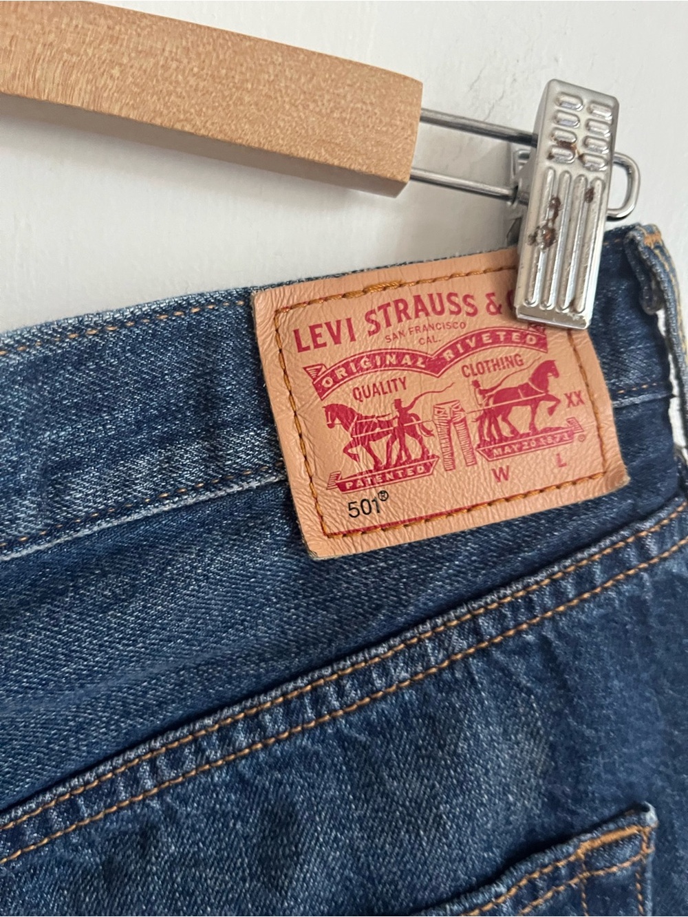 Levi's - Picture 2 of 6